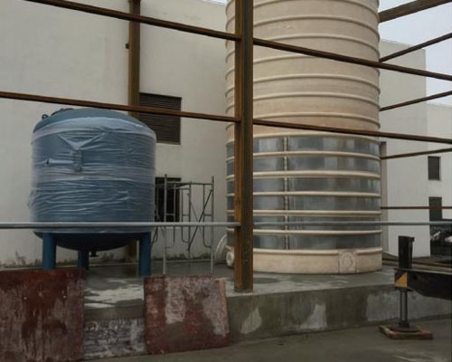 50噸(dūn)大(dà)型塑(sù)膠儲(chǔ)罐